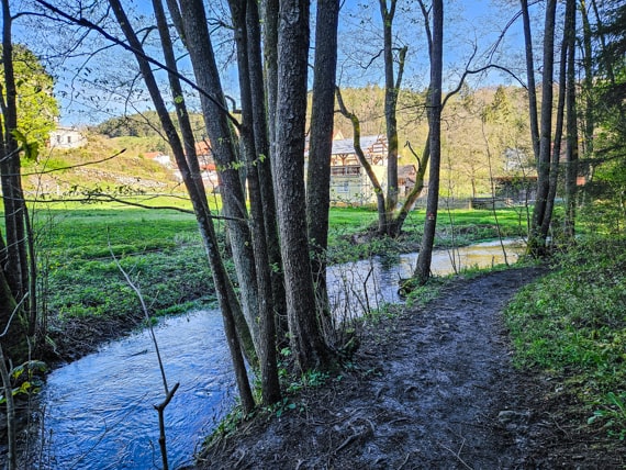 Wandern an der Weismain im Kleinziegenfelder Tal