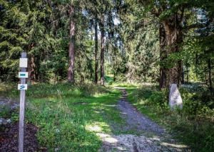 Weiter an Gedenkstein Jos. Kappl vorbei