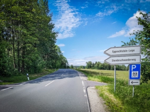 Einmündung zum Wanderparkplatz