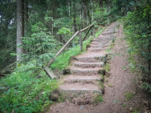 Steinerne Treppe hoch