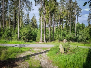 Mündung auf Schotterweg