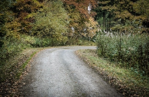 Wieder breiter Schotterweg