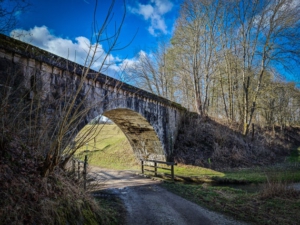 Zurück zur alten Eisenbahnbrücke