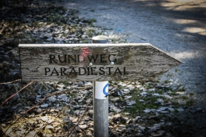 Wegweiser zum Paradiestal