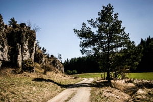 Start an ersten Felsen vorbei