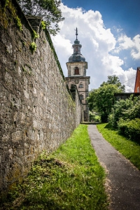 An der Mauer entlang