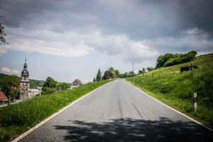 Am Straßenrand bergauf