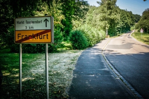 Ortsschild von Frankfurt im Steigerwald