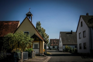 Haus mit Glockentürmchen in Birkach