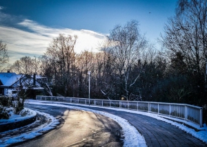 Straße deutlicher Linksbogen