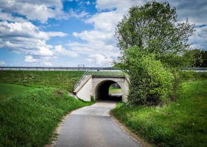 Durch Autobahn-Unterführung