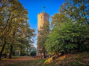 Turm der Wallburg über Eltmann