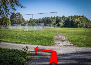 Am Sportplatz links abbiegen