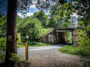 Einzige Brücke unter Schiefer Ebene