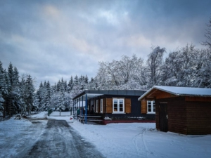 An der Wetzsteinhütte vorbei