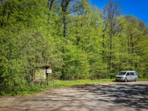 Wanderparkplatz hinter dem Ort Friesen