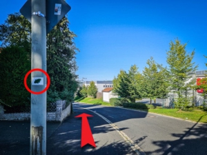 Auch an dieser Straße gibt es den Grün-Blatt-Wegweiser