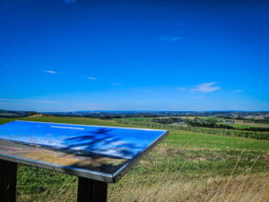 Aussichtspunkt mit Tafel