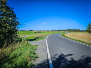 An der Landstraße entlang