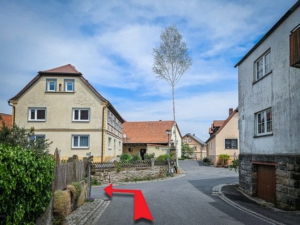 Bramberg Haßberge von der Kirche bergab und nach links