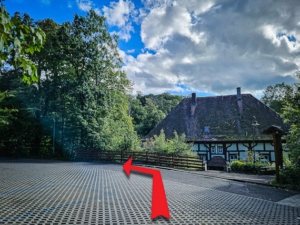 Direkt vor dem Wildbad nach links abbiegen