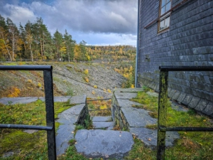 Treppe hinunter zum See