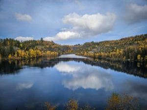 Blick über die ganze Länge des Sees