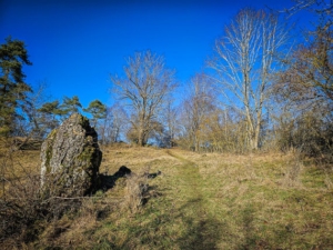 An Felsen vorbei bergauf