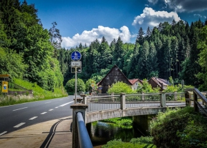 Straßenabzweigung vor der Schüttersmühle