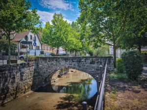 Alte Steinbogenbrücke über die Altach