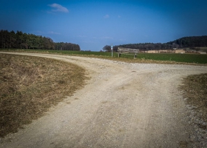 Breite Schotterweg Abzweigung