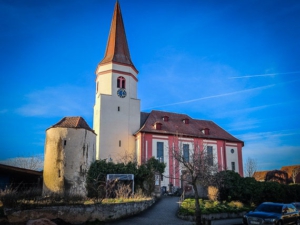 An der Kirche von Eysölden vorbei hinunter in die Ortsmitte