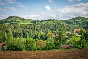 Blick auf die Berge oberhalb von Kosbrunn