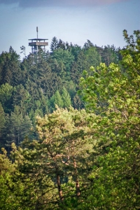 Blick auf den Kleinen Kulm mit Aussichtsturm