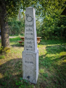 Kilometer-Stein bei Arzberg