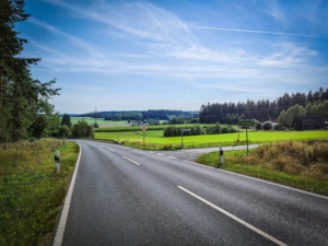 Rechts abbiegen zum Weiler Theresienfeld