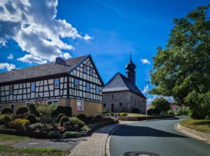 Zur Kirche in Kümmersreuth