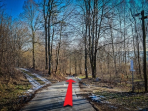 Geradeaus nach Obernsees hinunter