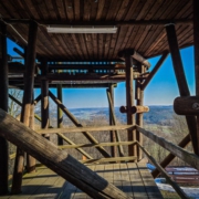 Der Unterbau der Knockhütte oberhalb von Obernsees