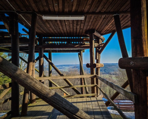 Der Unterbau der Knockhütte oberhalb von Obernsees