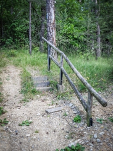 Steintreppe mit Geländer