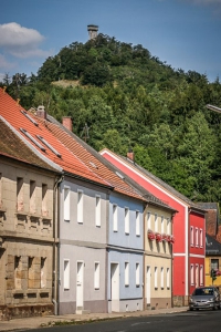 Die Häuserzeile am Marktplatz richtung Rauher Kulm