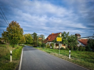 Am Ortseingang Obermerzbach