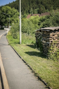 Der kleinen Straße folgen