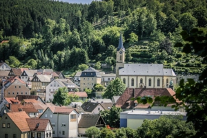 Blick auf Ortskern von Wallenfels