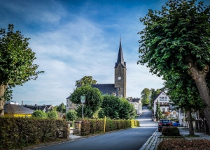 In Richtung Kirche von Blankenberg