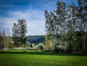 Zur neuen Aussichtsplattform Wachhügel Pottiga