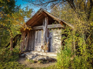 Hölzerne Waldkapelle