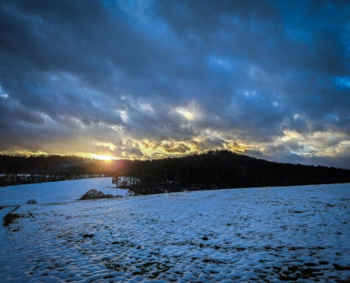 Winterliche Abendstimmung beim Ort Ehnes