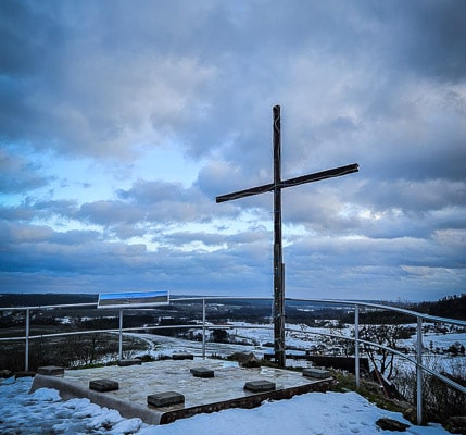 Das Gipfelkreuz auf der Ruine Schaumburg